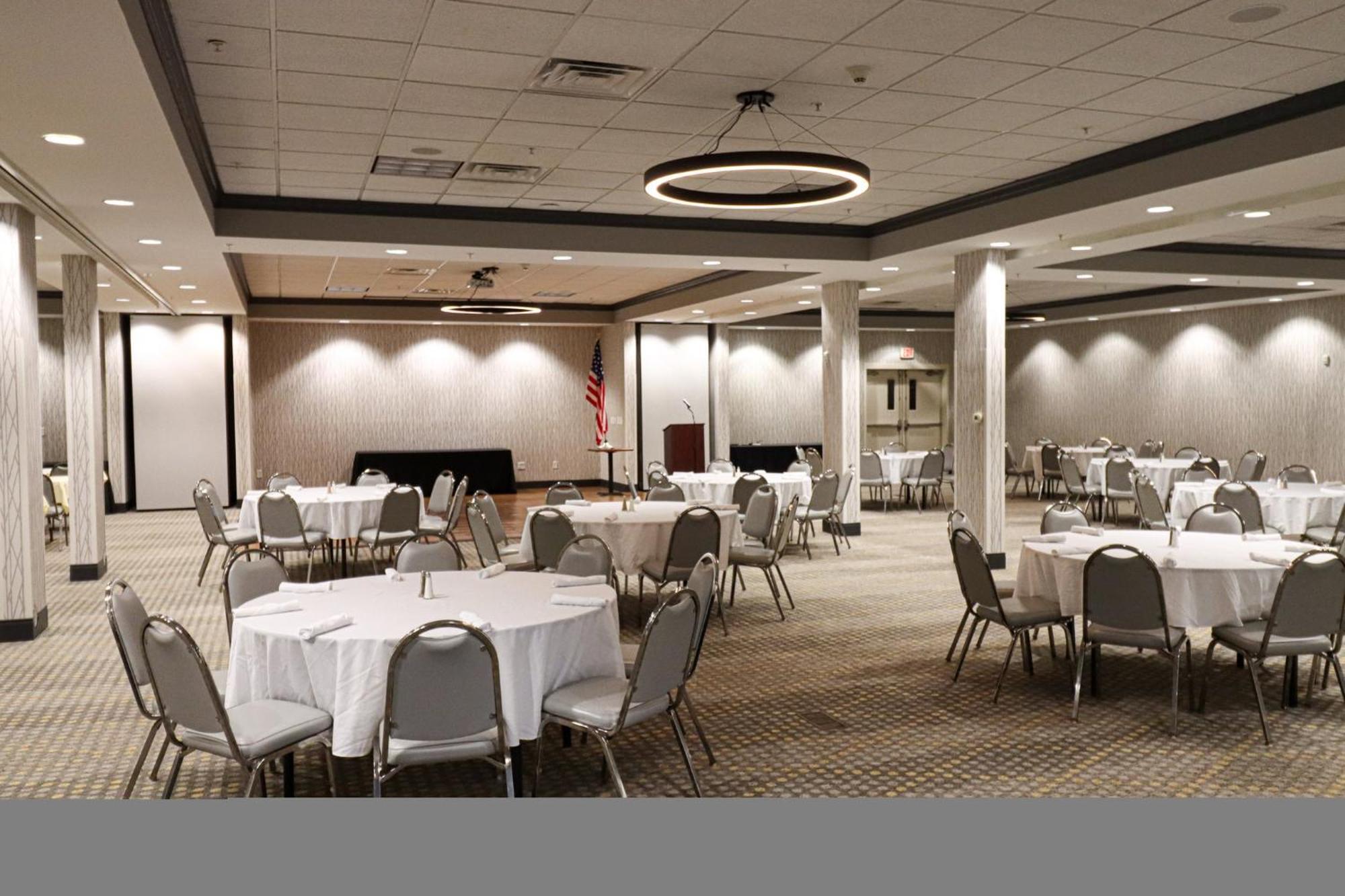Holiday Inn Quincy By Ihg Ngoại thất bức ảnh
