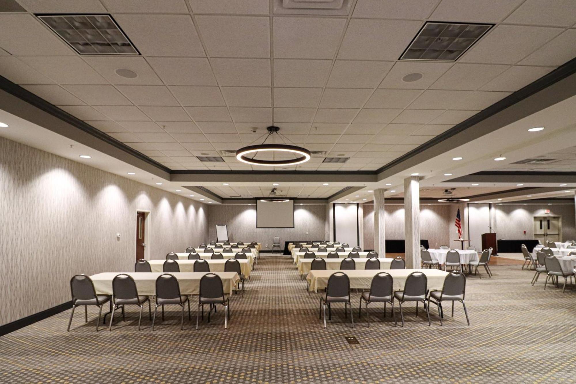 Holiday Inn Quincy By Ihg Ngoại thất bức ảnh
