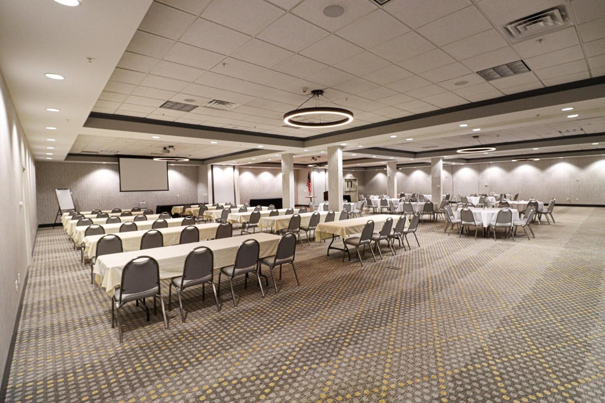 Holiday Inn Quincy By Ihg Ngoại thất bức ảnh